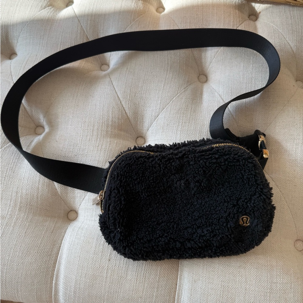 Luxe Lulu lemon Black Sherpa Crossbody Bag